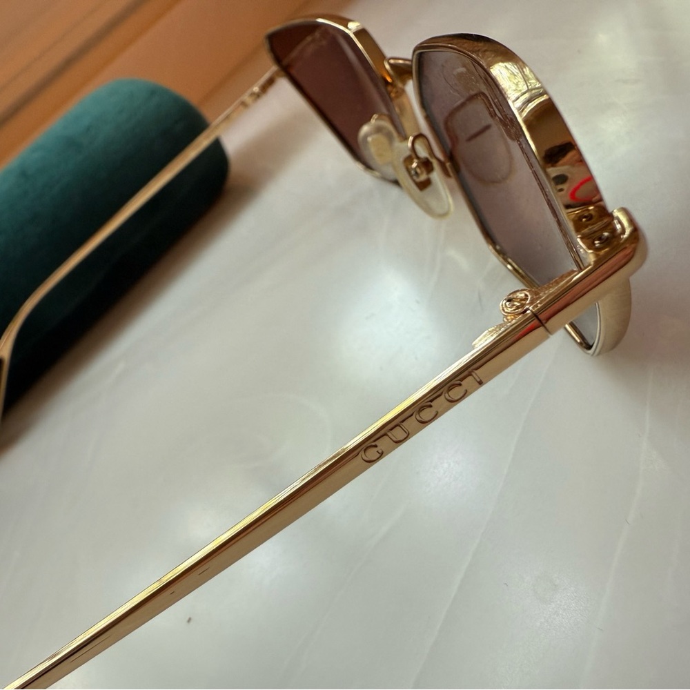 Gucci Women's Black and Gold Sunglasses - Picture 4 of 5